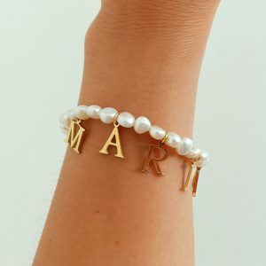 Personalized freshwater pearl bracelet with initial charm​