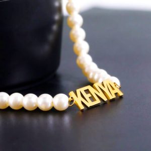 Custom pearl necklace with name plate​