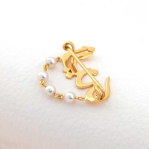 Pearl lapel pin with name in arabic